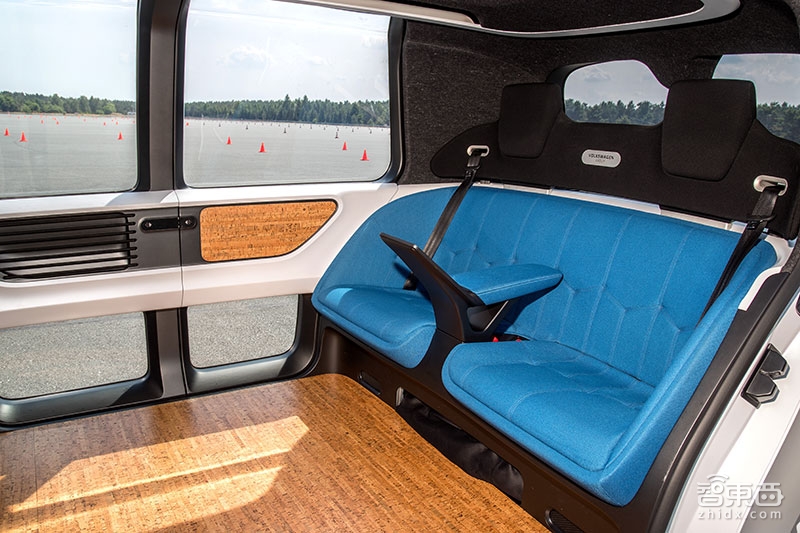 德国体验大众L5级无人车 萌系小巴藏了一身传感器