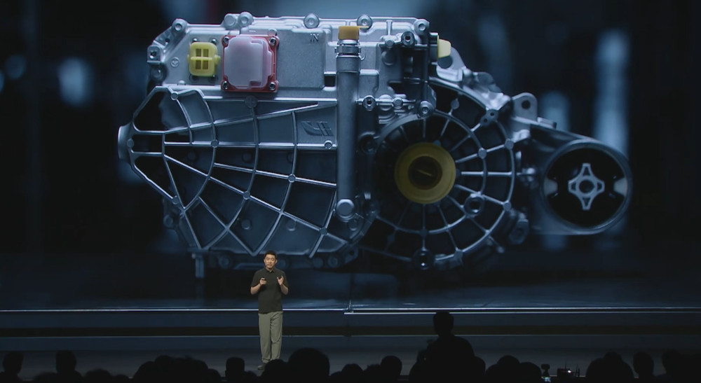 理想i8便宜2.8万开卖!首发VLA司机大模型,李想:第一眼看图觉得有点丑