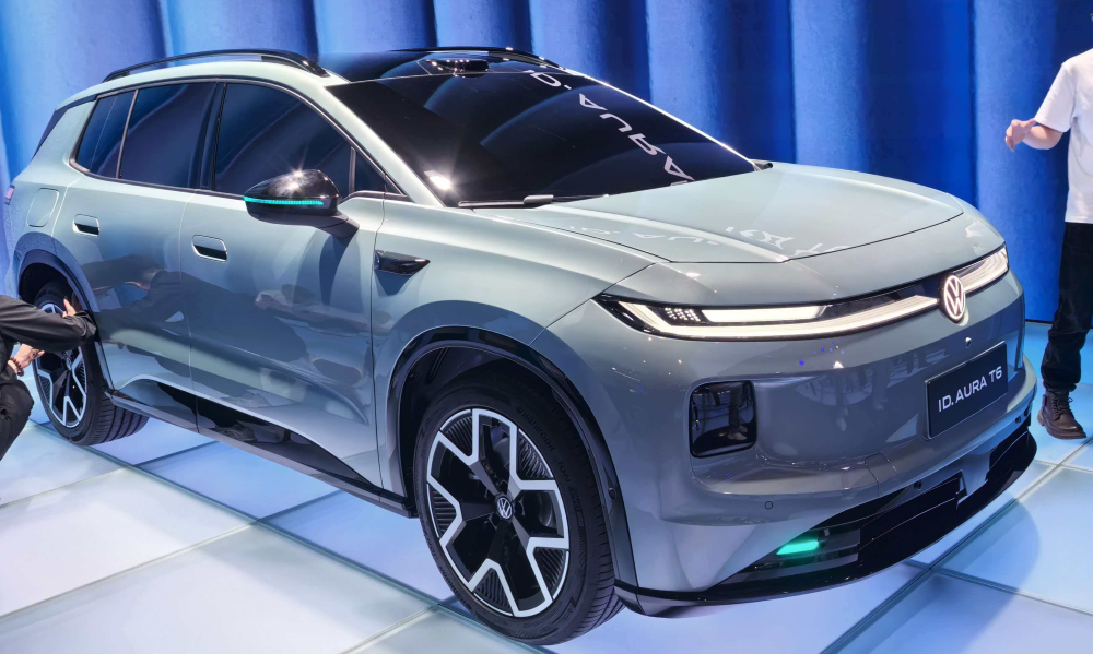 史上最大北京车展开幕！车企狠卷大三排SUV，舱驾融合、Agent上车成新趋势