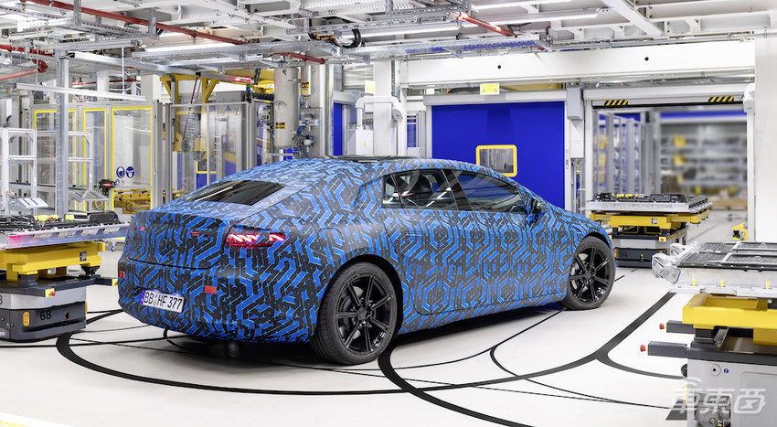 昨夜，奔驰亮出最强电动计划！明年就有四款纯电新车上市