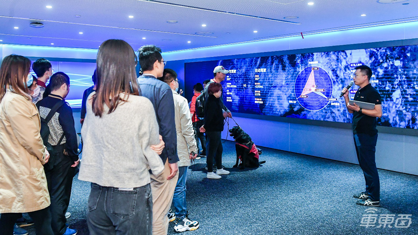 视障人士体验滴滴自动驾驶:未来有望“自己开”