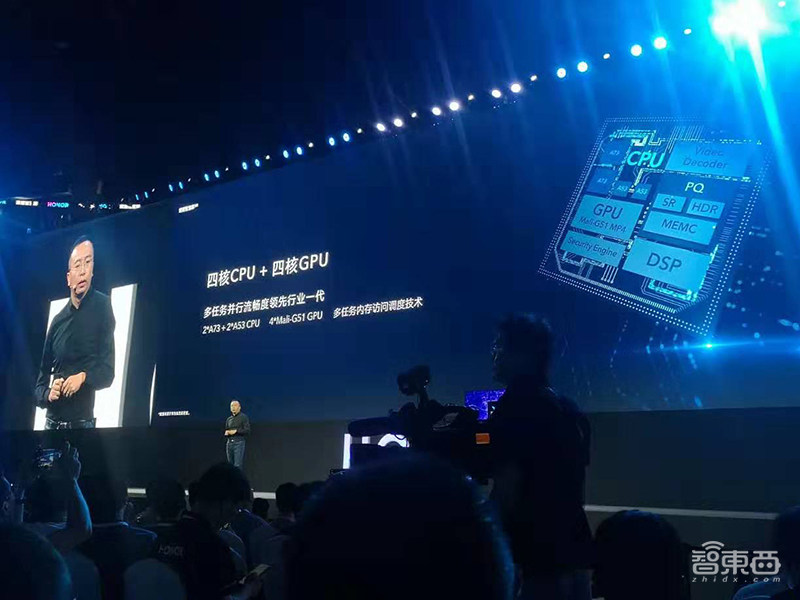 荣耀智慧屏来了!首发搭载鸿蒙OS,海思NPU芯片加持,3799元起卖