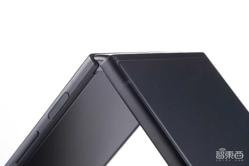 三星用“胶条”做防水？全球首款防水折叠屏手机背后三大黑科技