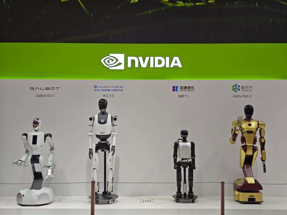 黄仁勋北京演讲完整版!点名11家中国公司,带货4款国产人形机器人
