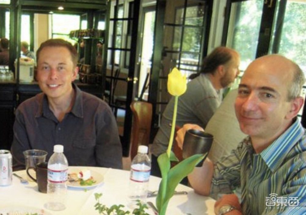 人类壮举!世界首富带82岁老人完成太空飞行,全程10分钟10秒