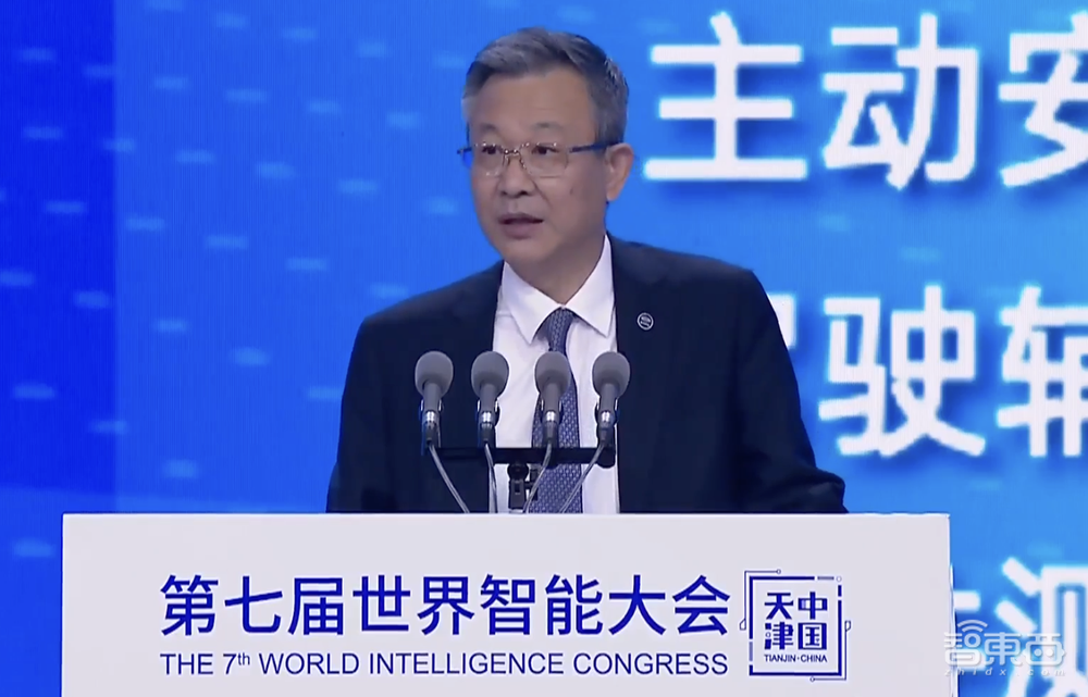 世界智能大会开幕看点:李彦宏刘庆峰周鸿祎热聊大模型,王坚回忆跟黄仁勋聊天