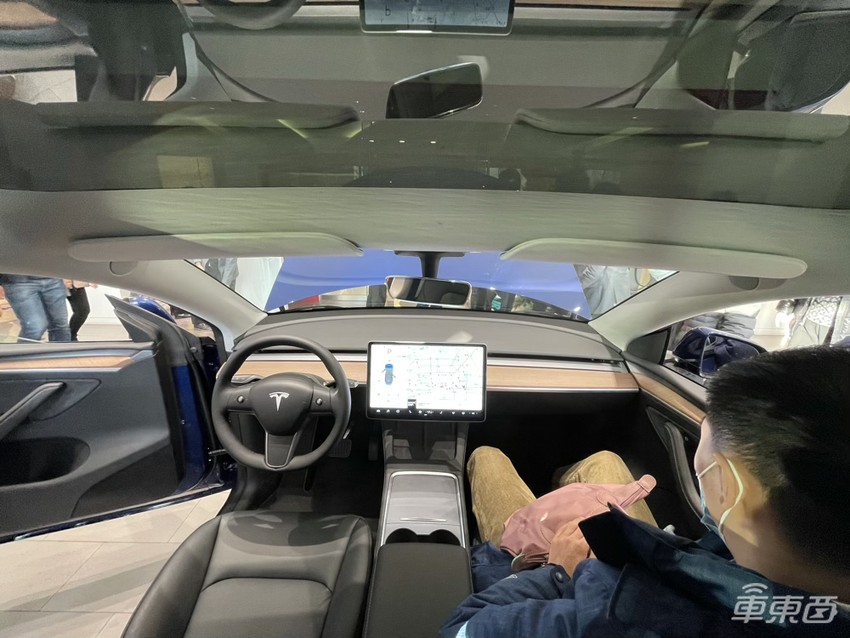 特斯拉Model Y有多火？每小时卖出200台，门店都挤爆了