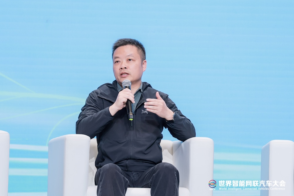 比亚迪华为同台谈智驾！何小鹏再次开炮L3，六位车圈大佬激辩
