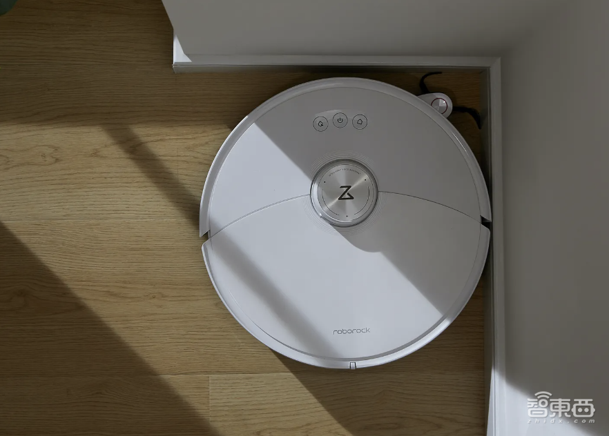 CES 2024丨国产机器人爆火,连微软CEO纳德拉都来参观