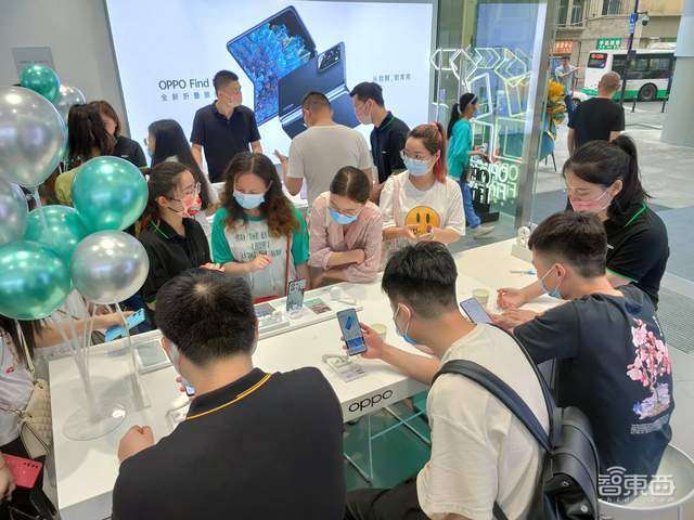 被低估的平板电脑，正被手机巨头敲开新世界的大门