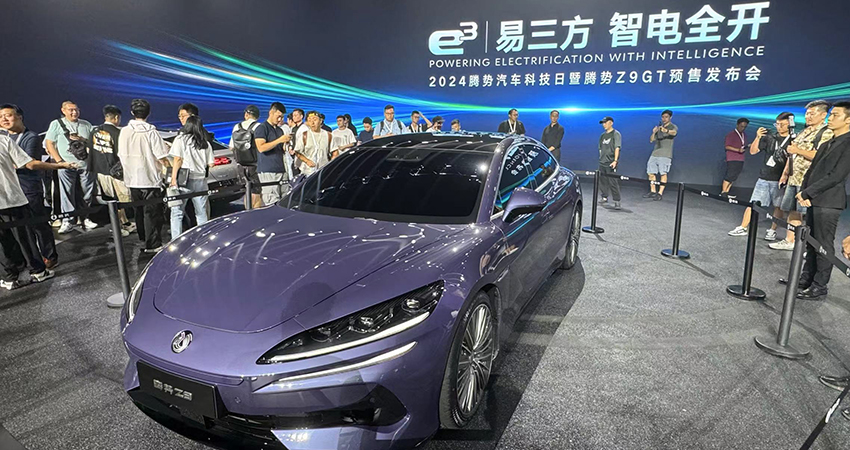 腾势连发两款车，支持后轮转向、无图NOA，整车动力超千匹，33.98万起售