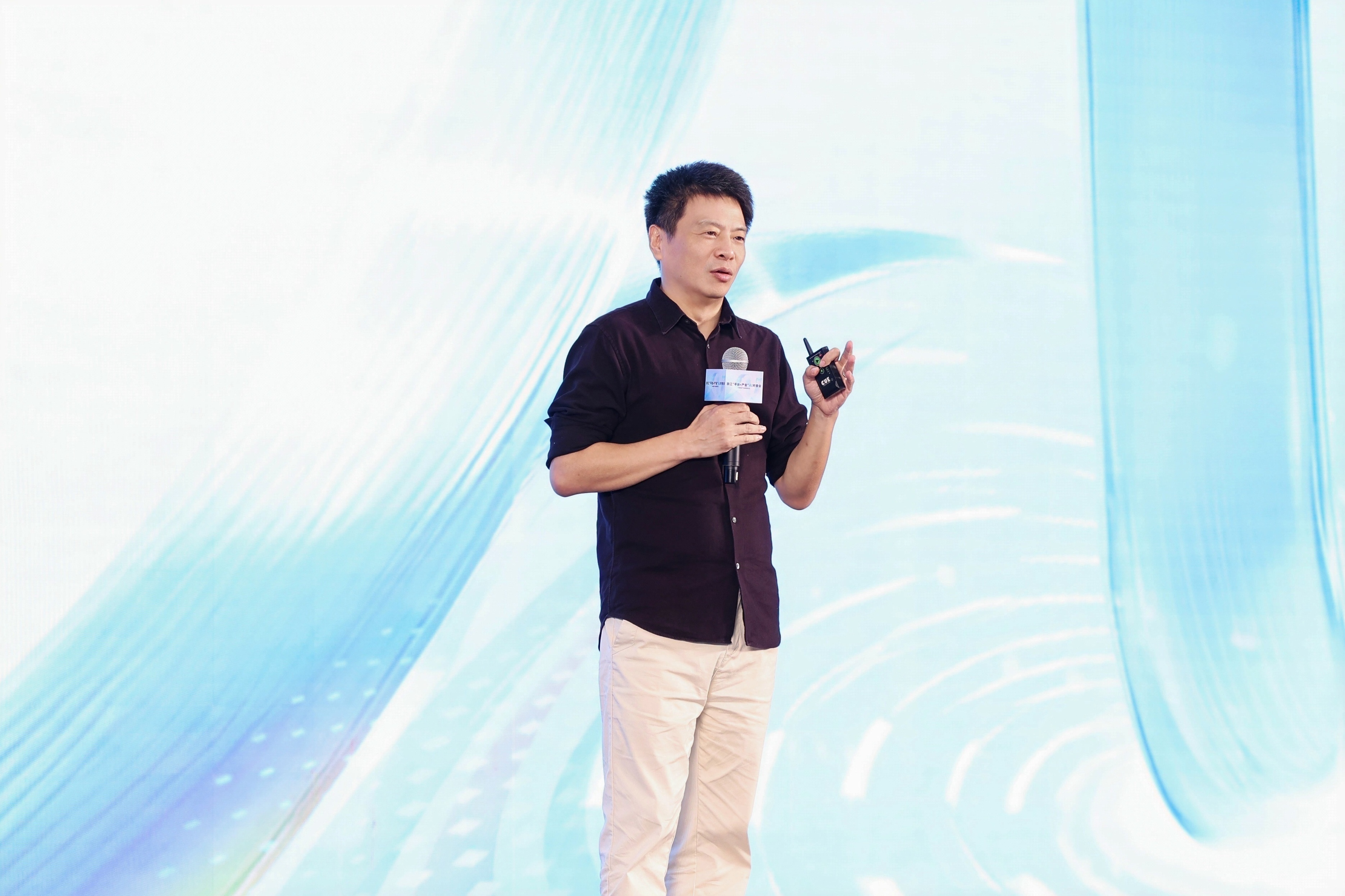 阿里“Manus版企查查”来了，免费用，支持深度研究