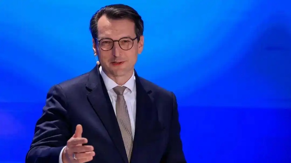 宝马即将换帅！新一把手从管培生做到CEO，32年没跳槽