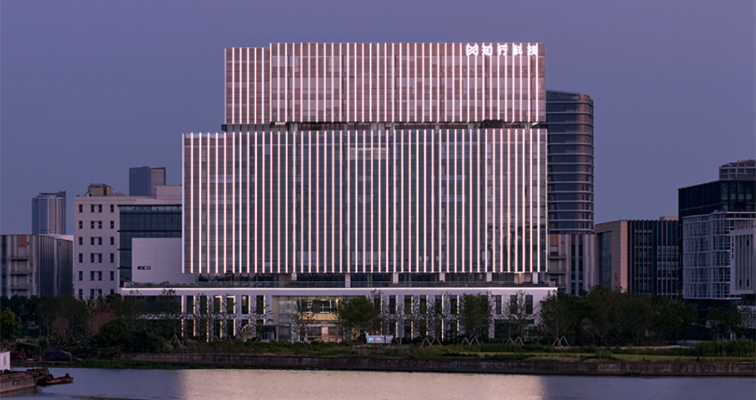 知行科技自研辅助驾驶拿下34个定点，机器人控制器、5G智造同步投产