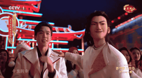 十年最好看春晚，史上AI含量最高！芯片硬核霸屏，機(jī)器臂轉(zhuǎn)手絹，無人機(jī)秀陣法