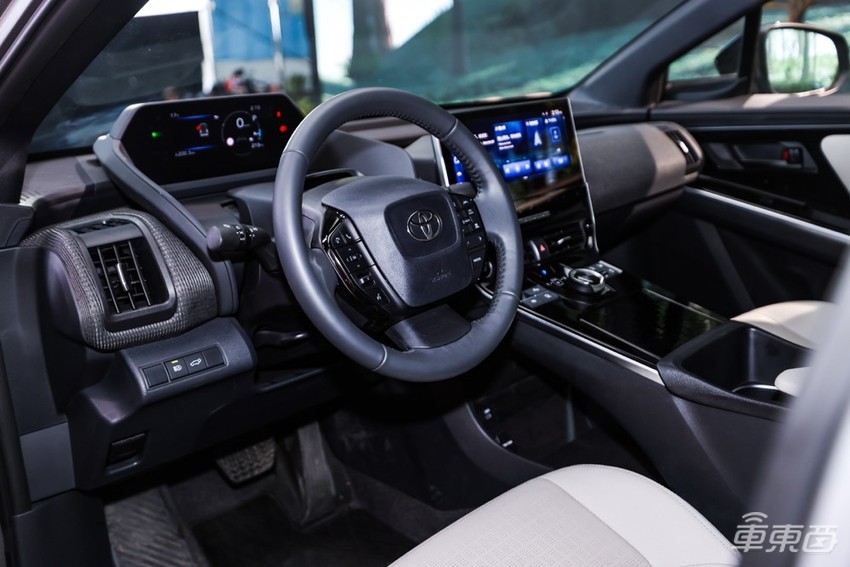 20万起的丰田纯电SUV上市，优缺点全在这