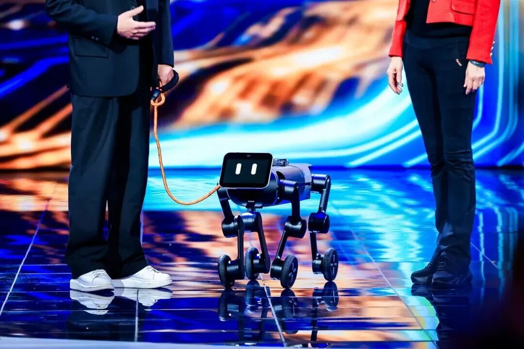 中国人形机器人霸场CES！智元宇树众擎全明星天团都来了