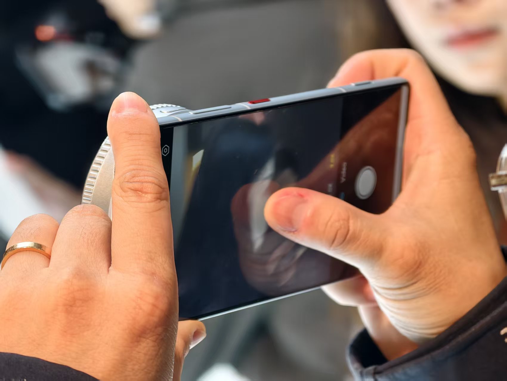 暴走两万步逛遍中国版CES!AI养龙虾、人形机器人火爆,追觅手机上手