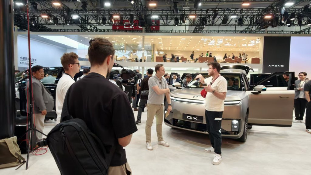 史上最大北京车展开幕！车企狠卷大三排SUV，舱驾融合、Agent上车成新趋势