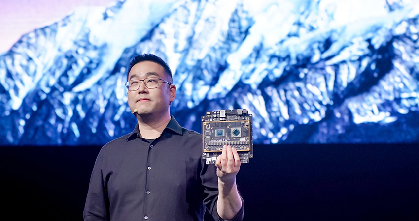 亿咖通放出智能座舱核弹！AMD芯片上车，现场玩起《古墓丽影》