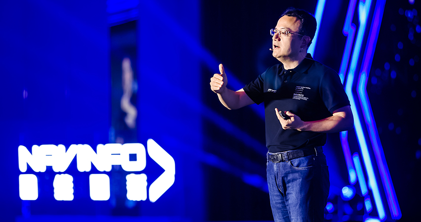 车东西对话四维图新CEO程鹏：全栈可控更重要，高精地图日级更新