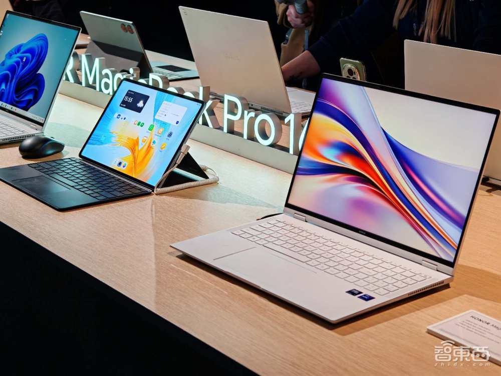 荣耀AI全家桶炸场MWC！CEO赵明宣战苹果，解密平台级AI杀手锏