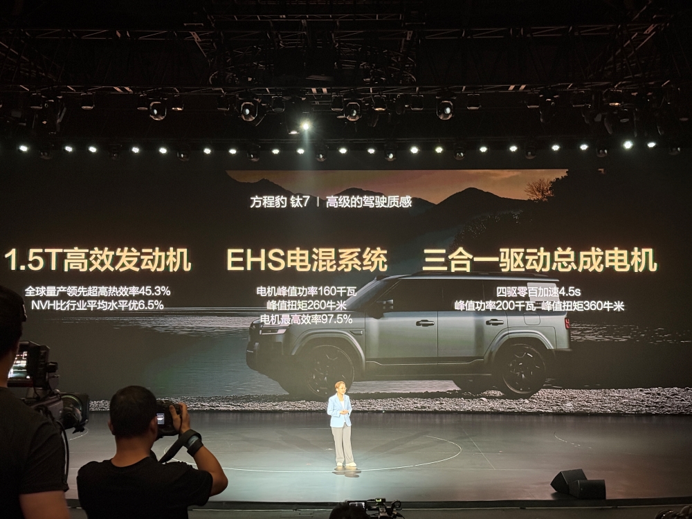 17.98万起！方程豹钛7玩出新花样，无人机、电动滑板随车一起卖