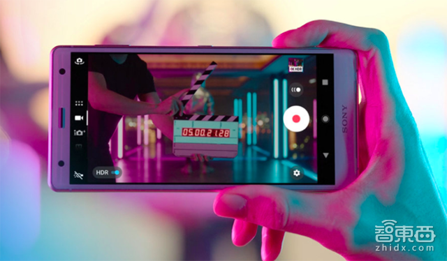 MWC现场深度：手机电脑通通被AI，5G真来了！