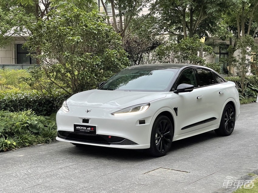 华为把“造车”玩明白了！两大战术，六面出击