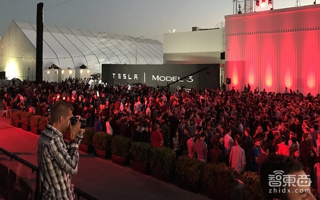 特斯拉Model3交付全程干货!马斯克激动得说不上话