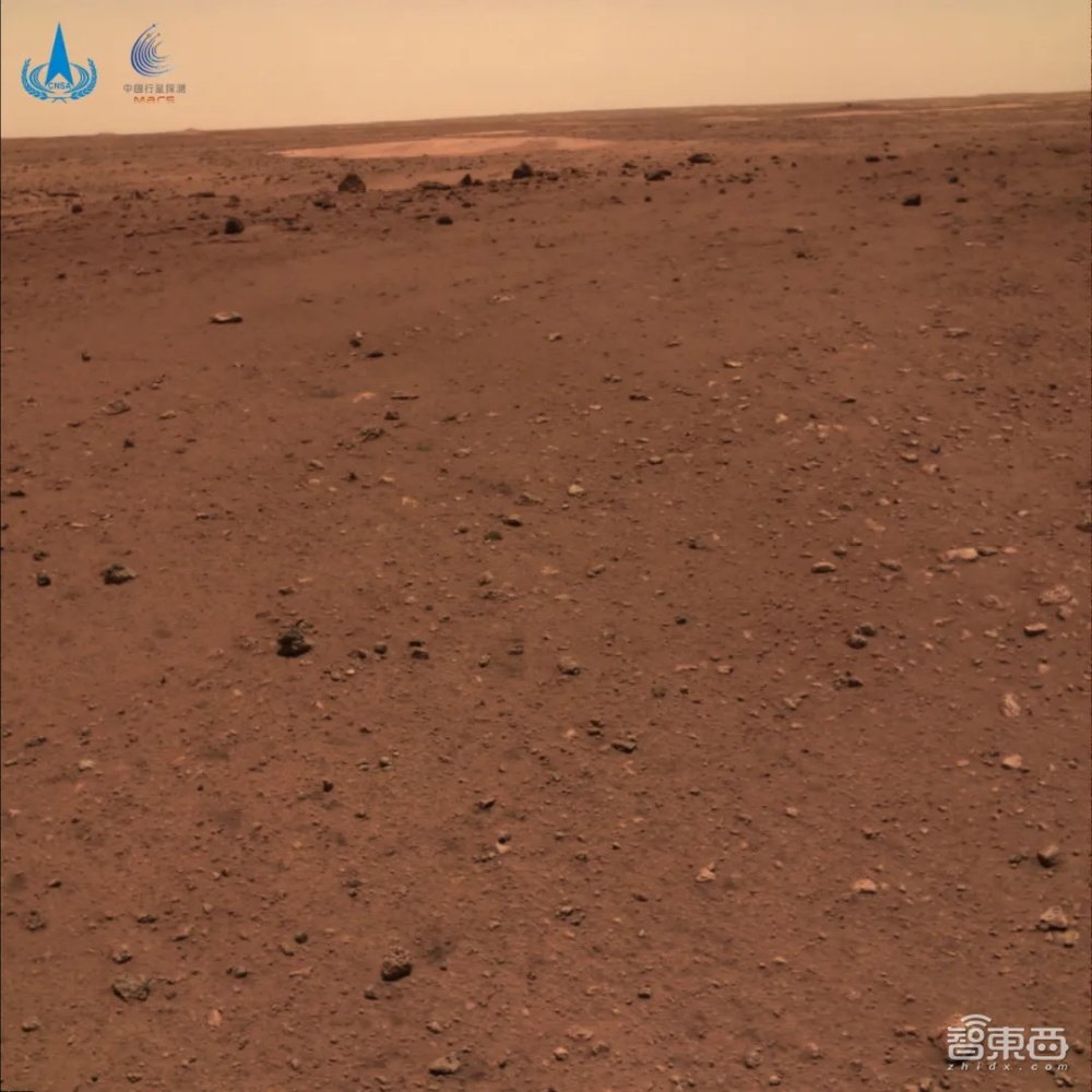 来自火星的旅拍!祝融号传图回家,我国火星探测圆满成功
