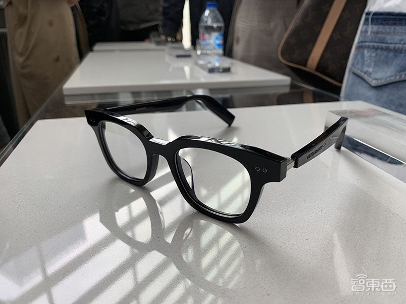 华为首款潜望镜头变焦手机P30 Pro国行开售,5488元起