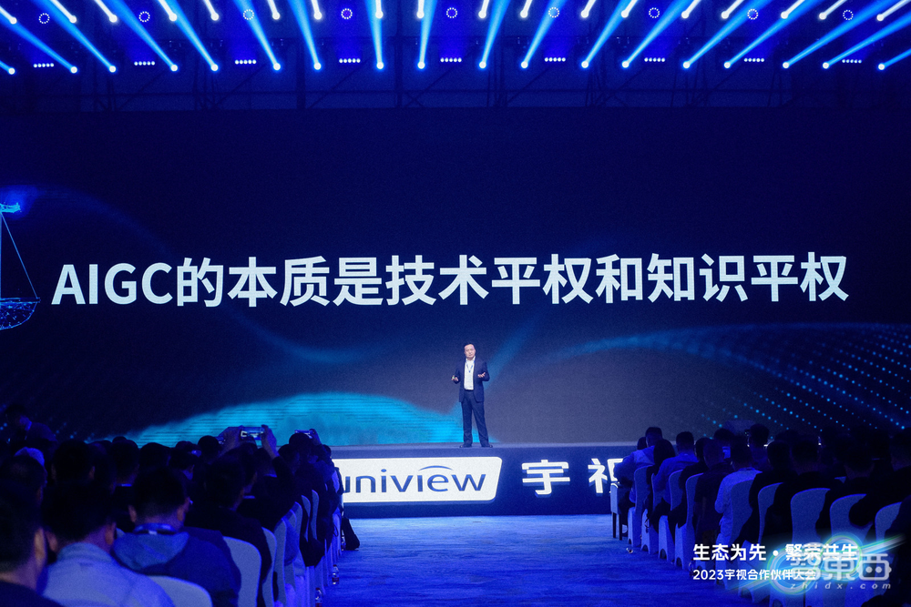 首个AIoT行业大模型官宣，第一批受益者是这群“搬箱人”