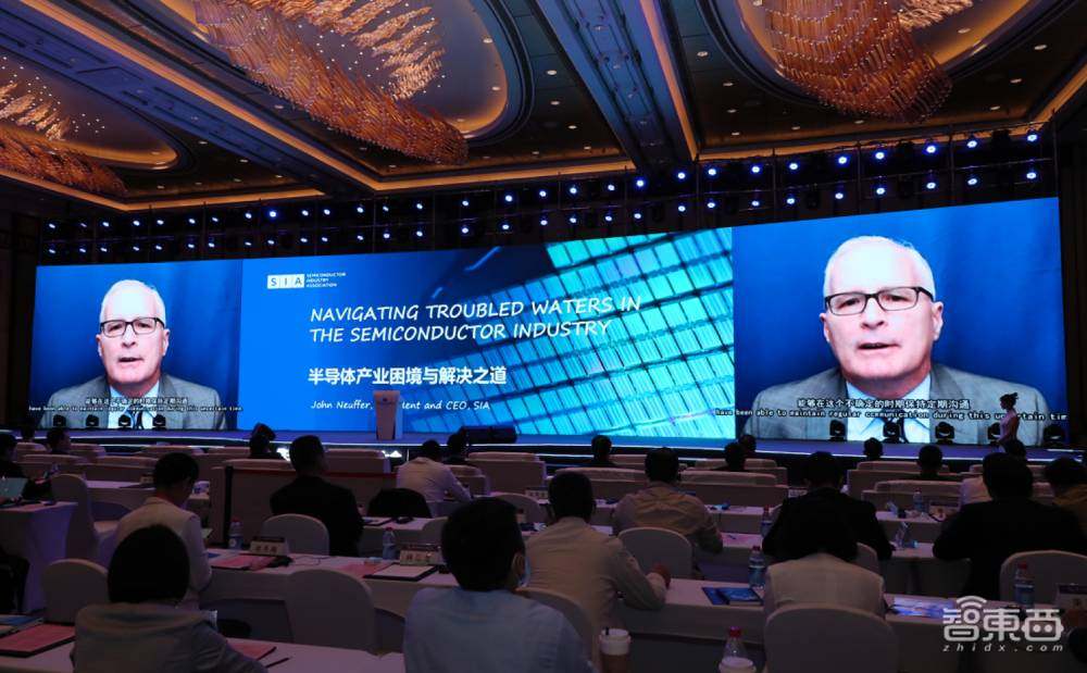 半导体产学研界大佬齐聚上海！详解半导体发展两大壁垒，IC将成5G“发动机”？