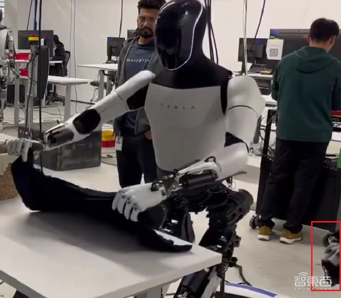 人形机器人真要落地了!“赛博保姆”开年震圈,创企融资订单拿到手软