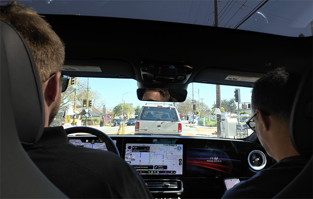 我在硅谷闹市区，体验黄仁勋同款L2++自动驾驶