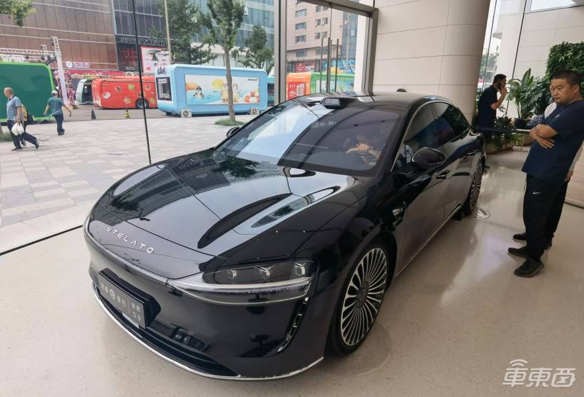 谁在看享界S9?实探北京两家门店,中年老板居多,家庭客户热情不高