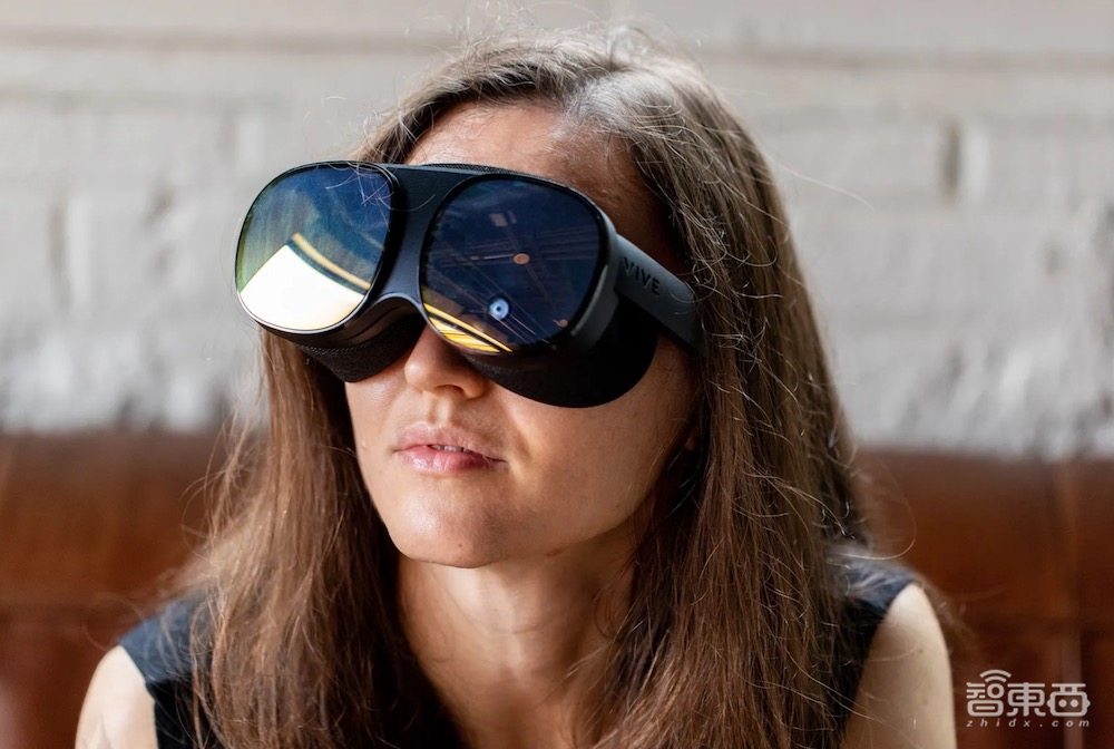 HTC推3888元可折叠VR眼镜，造型酷似“虫眼”，对近视用户超友好