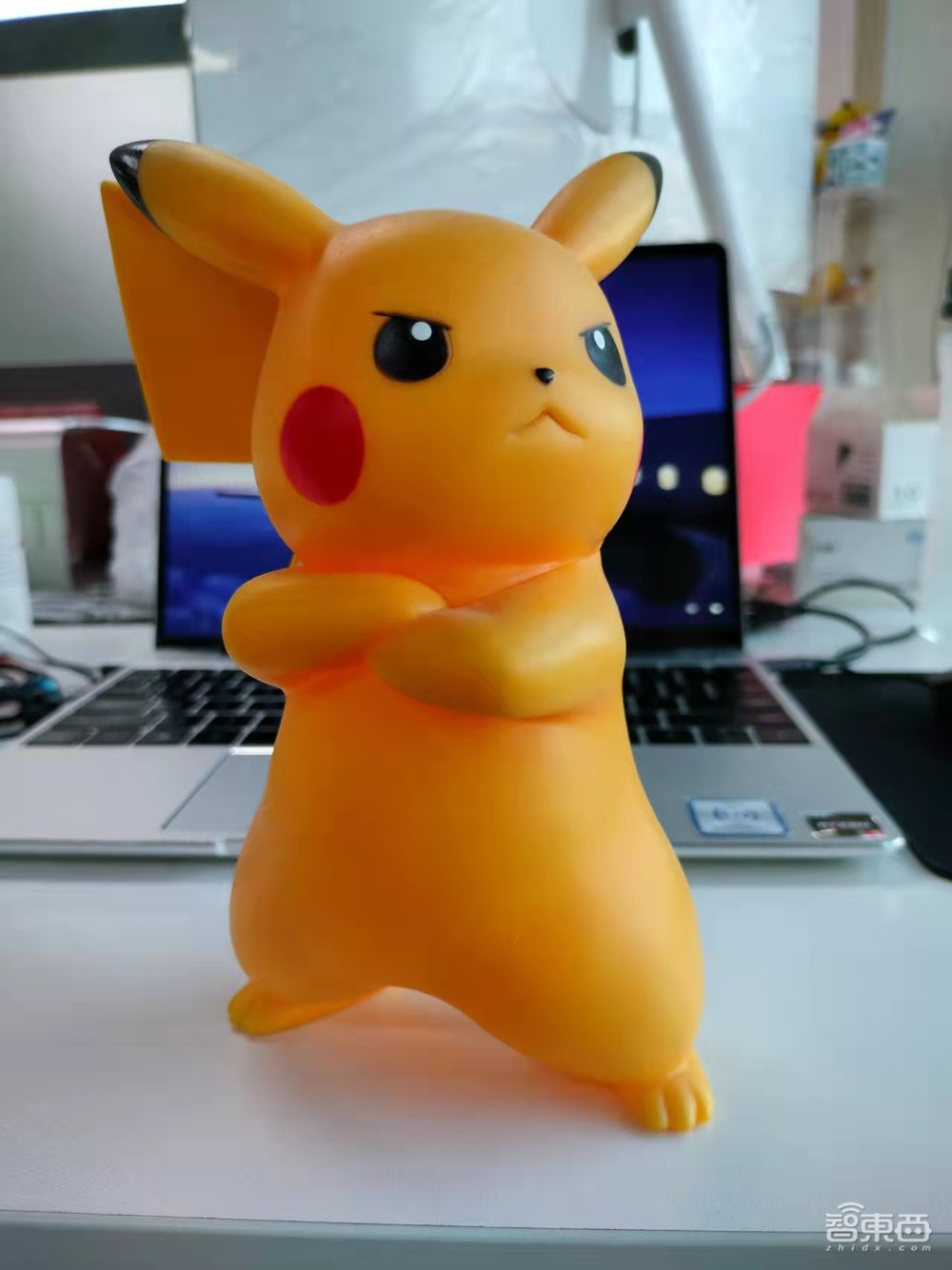 realme真我V25首发体验:中端芯骁龙695潜力不小,潮酷设计抢眼