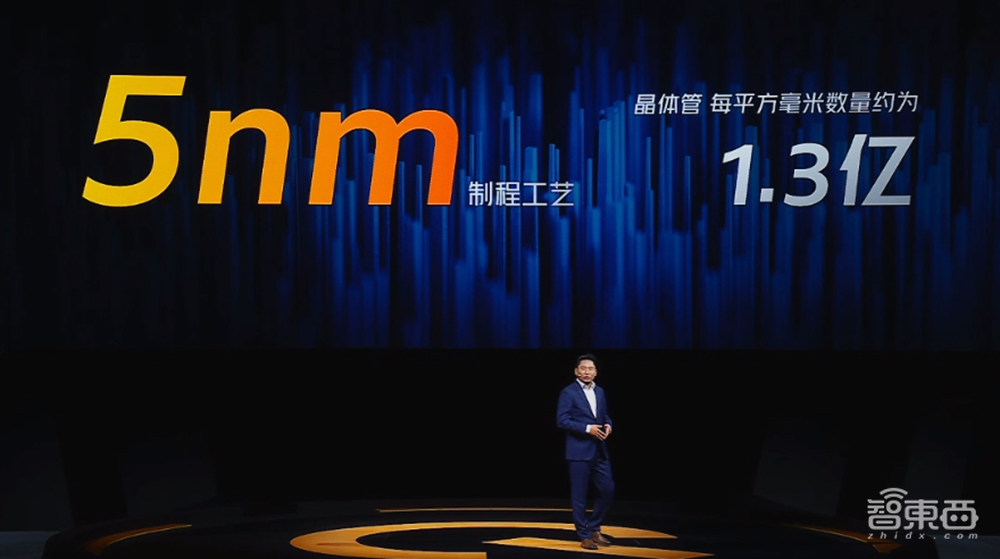 游戏手机揭幕战！iQOO 7能否顶住“火龙888”？安兔兔1W分险胜小米