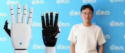 曾帮小米机器人造手，95后清华学霸创业，自研灵巧手刷新世界记录｜硬创先锋