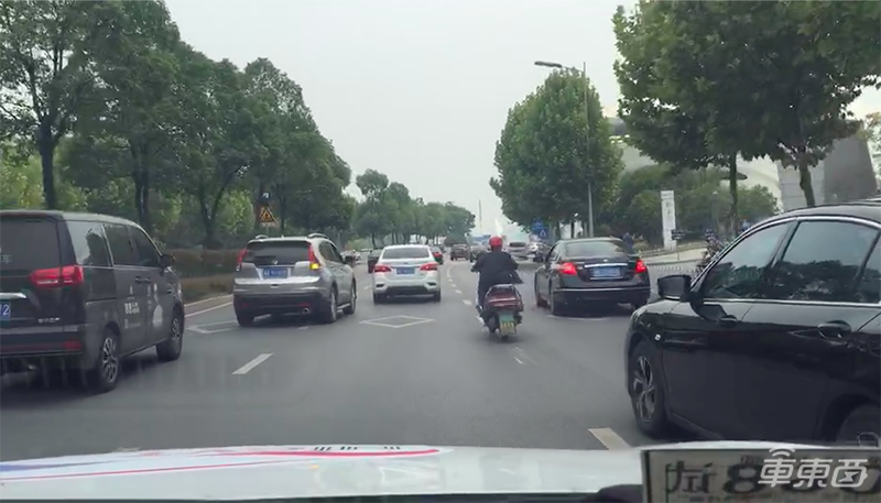 长沙实测百度RoboTaxi!45台车在街上跑,表现像个老司机
