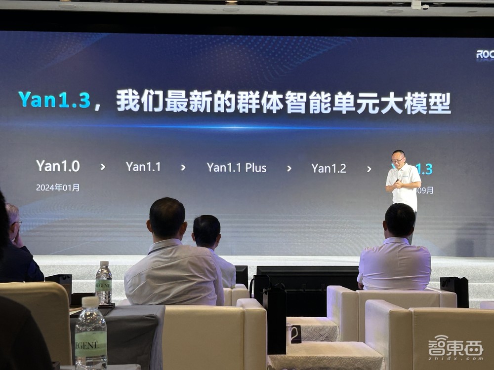 國產(chǎn)非Transformer大模型再升級(jí)！押注群體智能，落地五大硬件，性能跑贏Llama 3