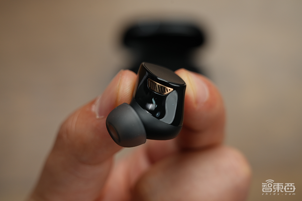 Poly Voyager Free 20耳机开箱体验:开会仙品,AI降噪,超长续航