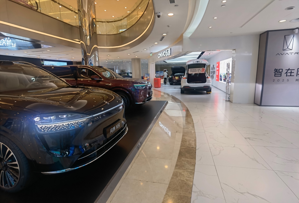 线下实探理想i8与乐道L90:销售互放狠话,一周后亮底牌