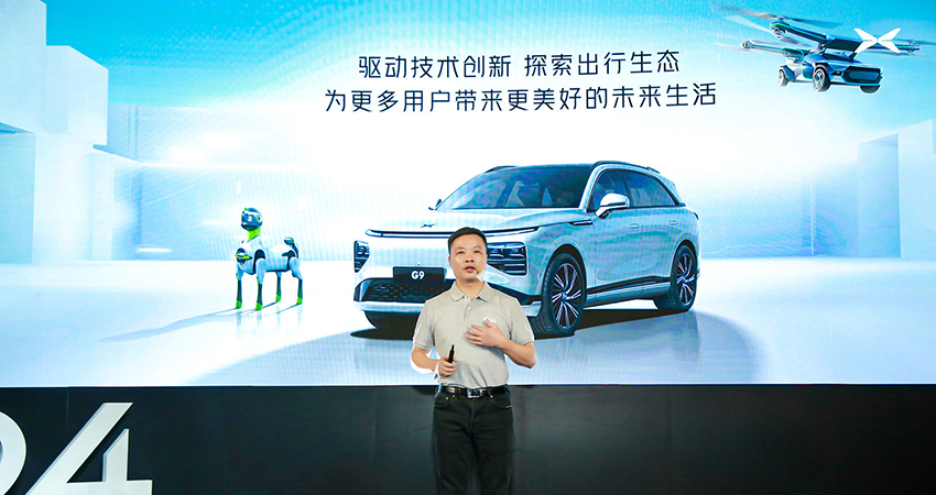 小鹏狂秀科技实力！智驾逐步甩掉高精地图，四轮汽车真上天了