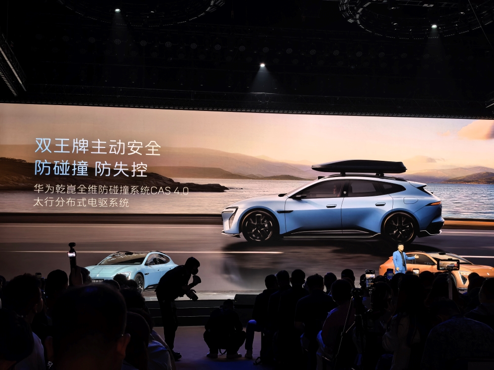 阿维塔06T限时21.59万开售！全系标配华为ADS，上车896线激光雷达