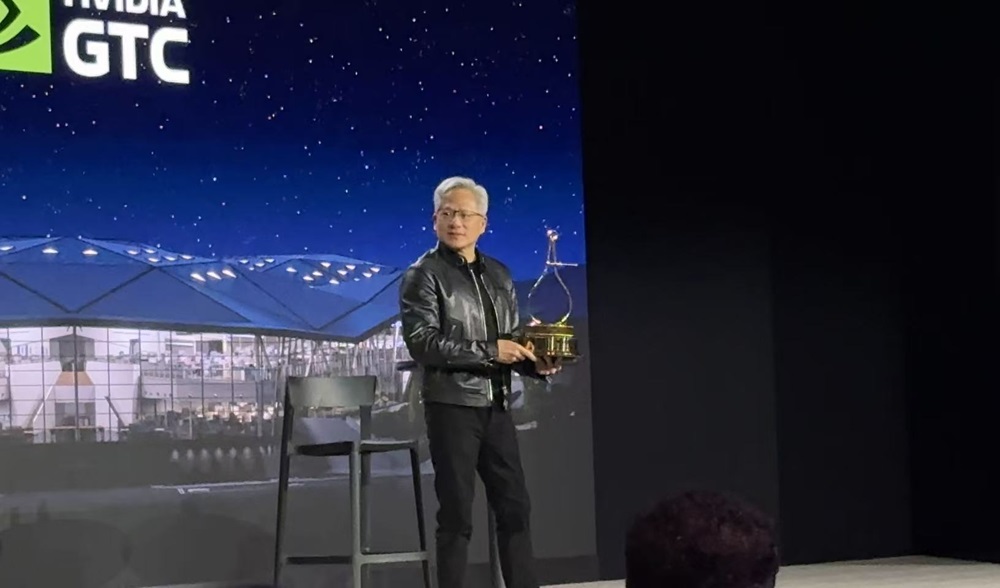 黄仁勋105分钟对话实录：万亿美元这么赚！谈中国、H200、养虾、Groq，炮轰DLSS 5批评者