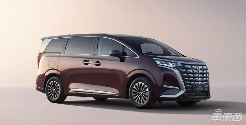 首款“华为系MPV”32.99万开卖!鸿蒙座舱乾崑智驾都有了,预售订单已超2万台