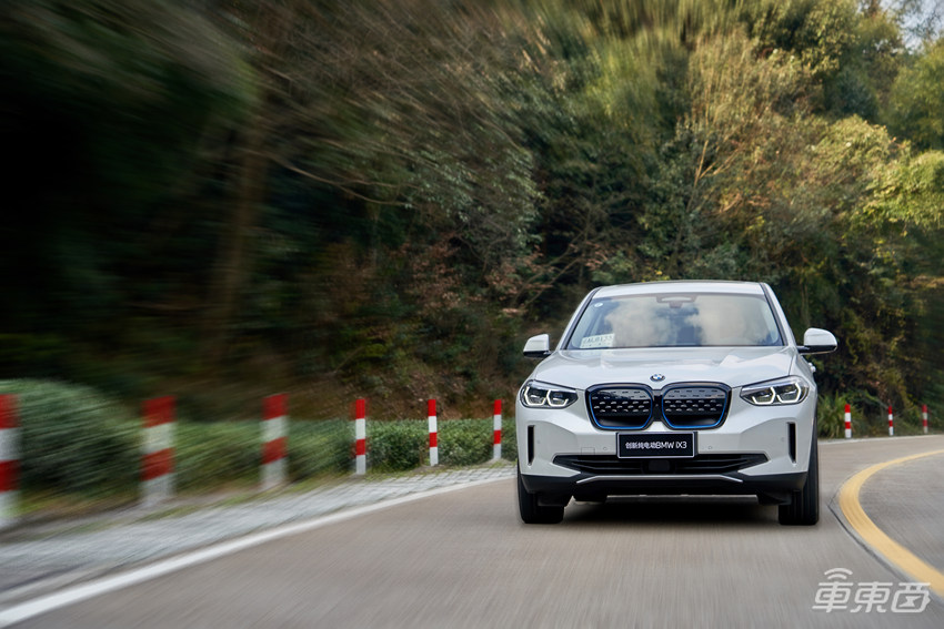 宝马首款纯电SUV、1300公里冬季自驾：这支公路电影专治焦虑